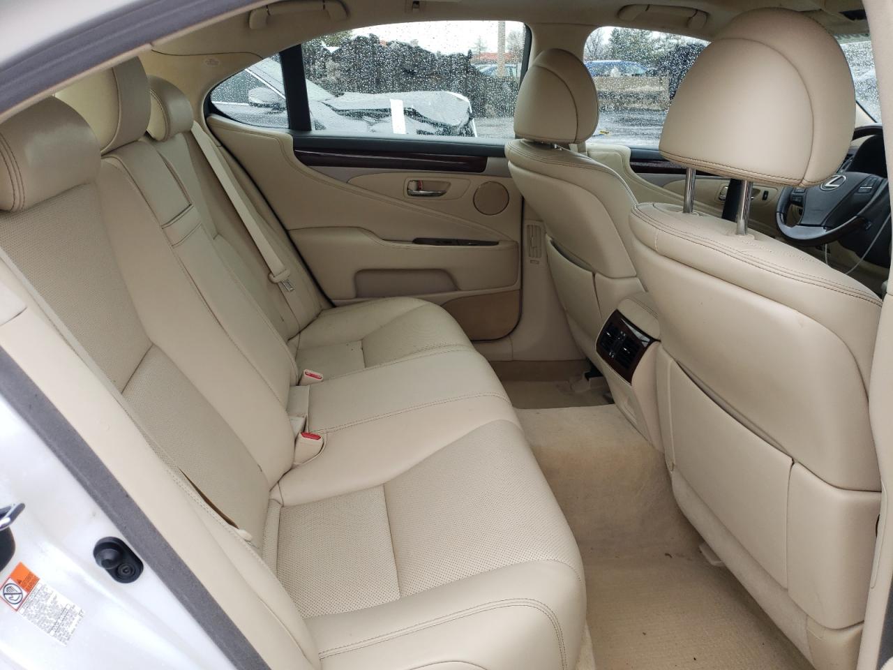 2016 Lexus LS - Image 11