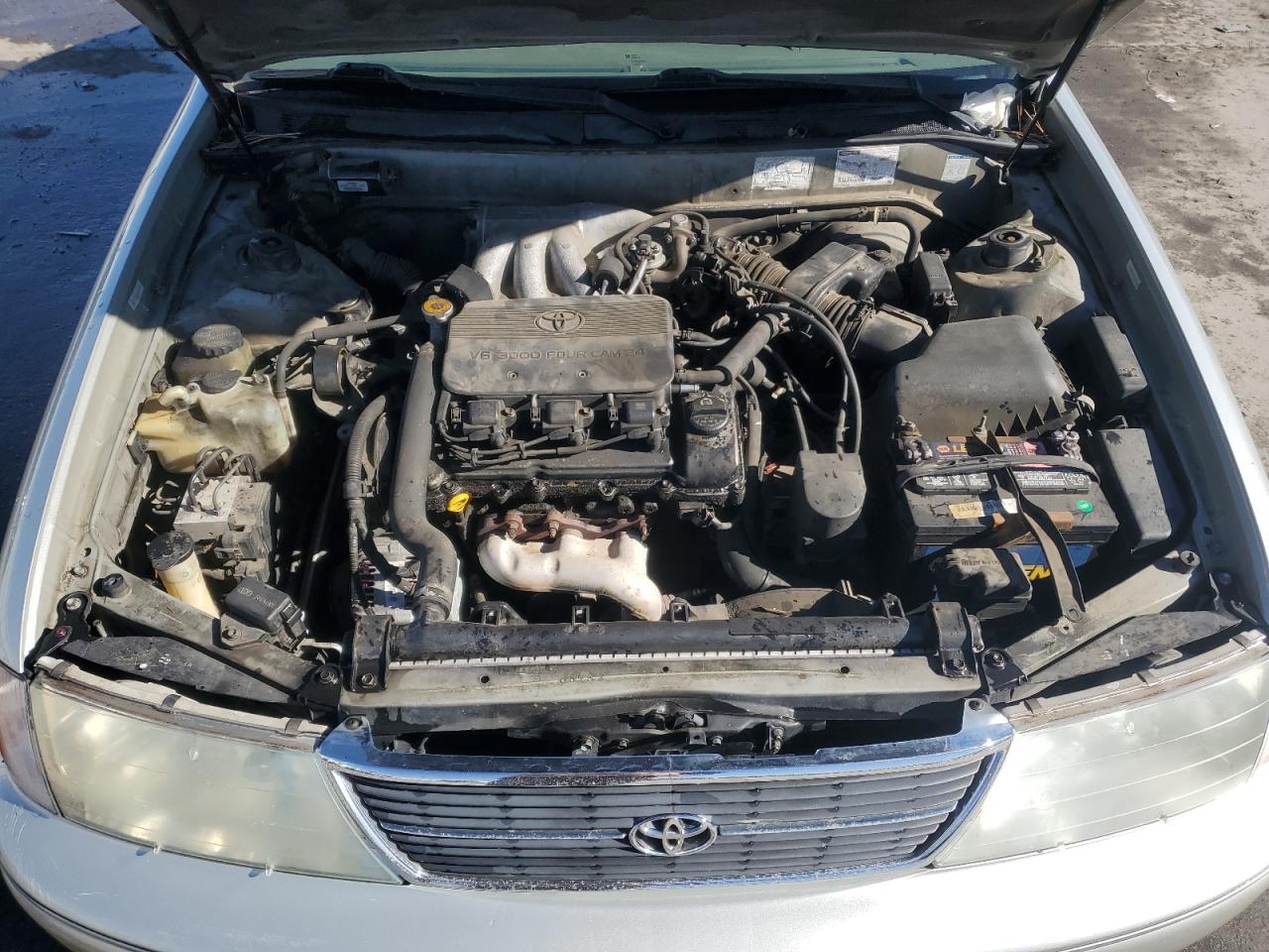 1999 Toyota Avalon - Image 11