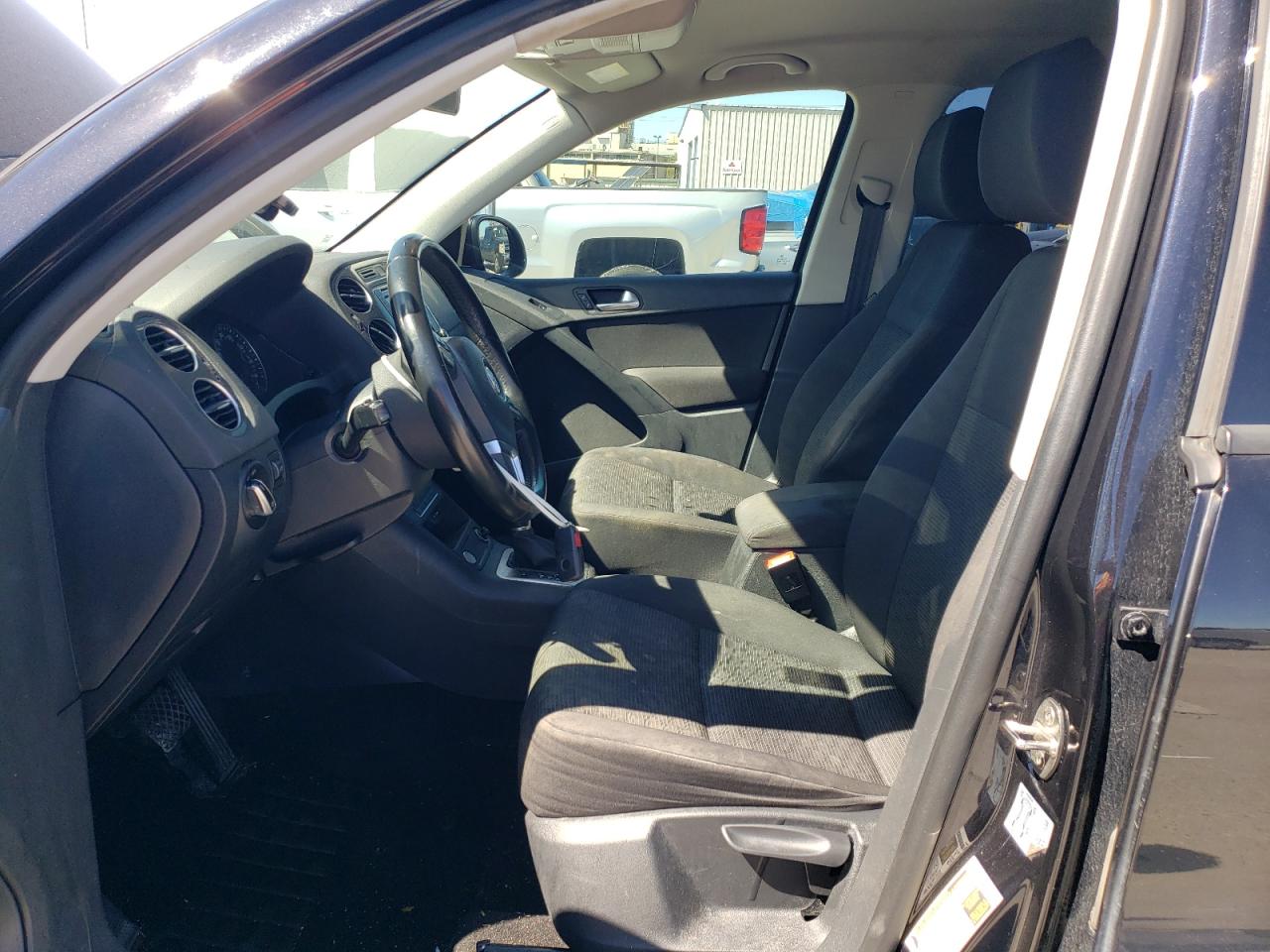 2017 Volkswagen Tiguan - Image 7