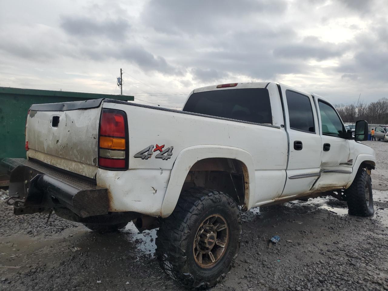 2005 GMC Sierra - Image 3