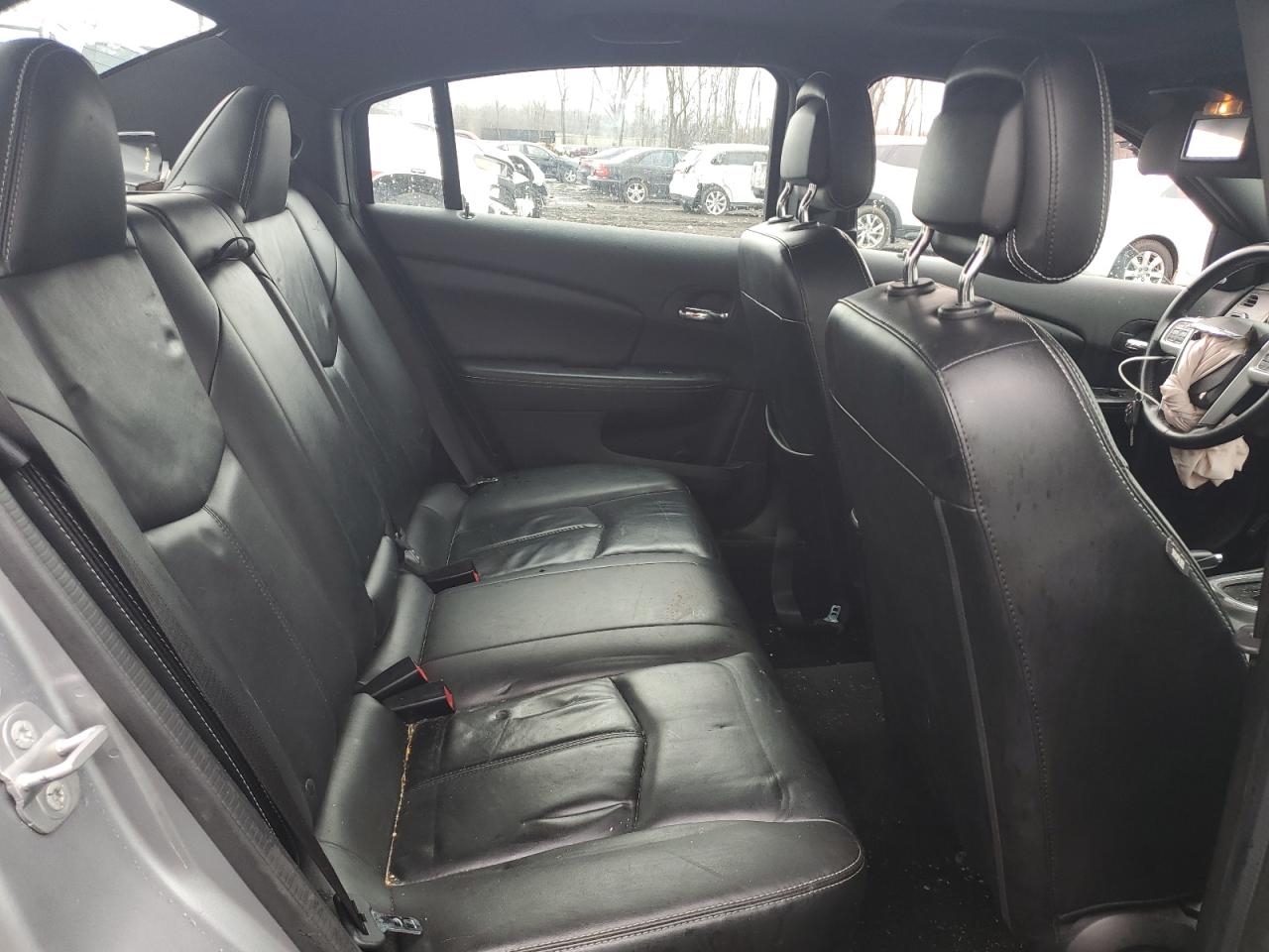 2014 Chrysler 200 - Image 11