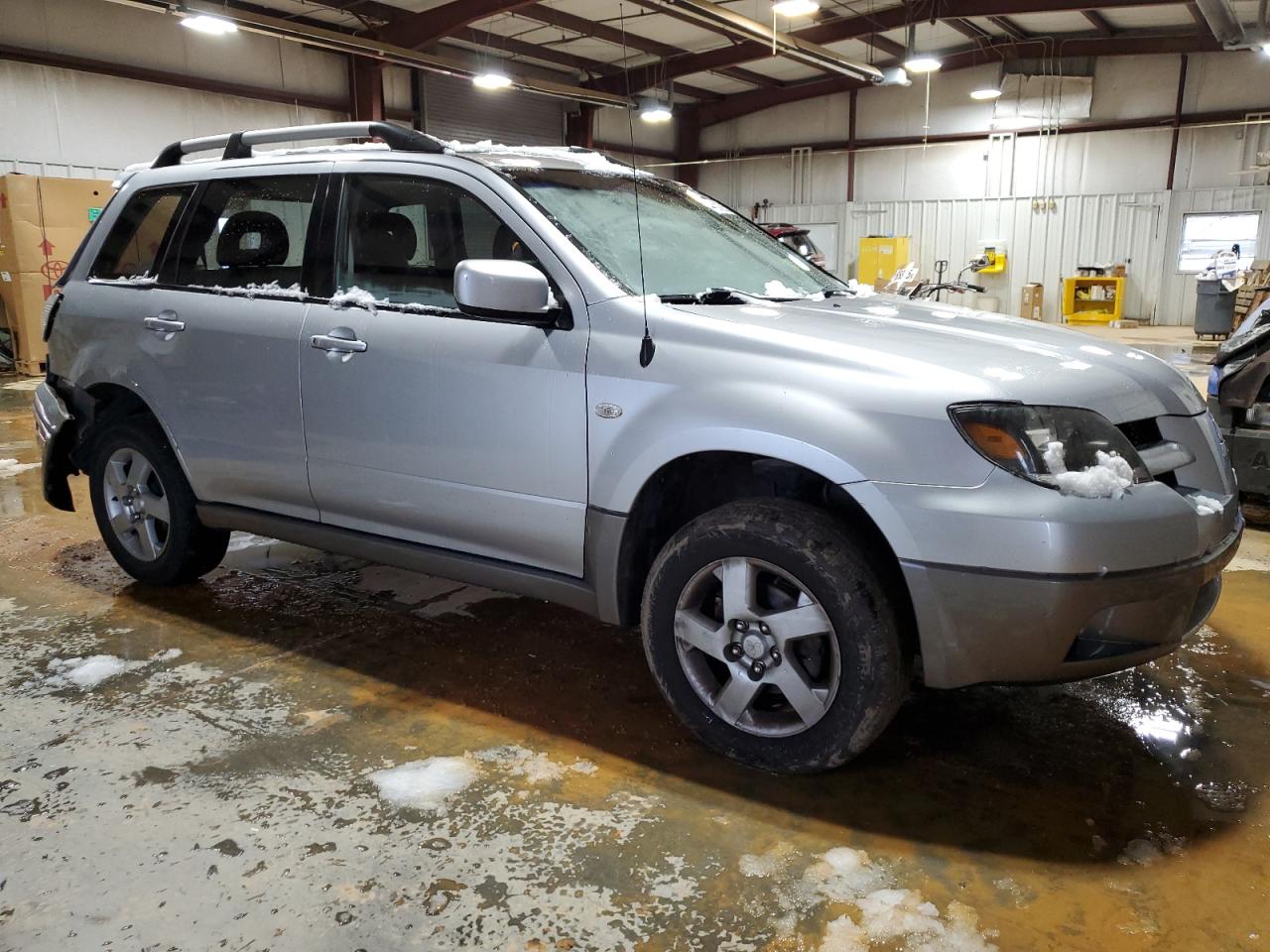 2004 Mitsubishi Outlander - Image 4
