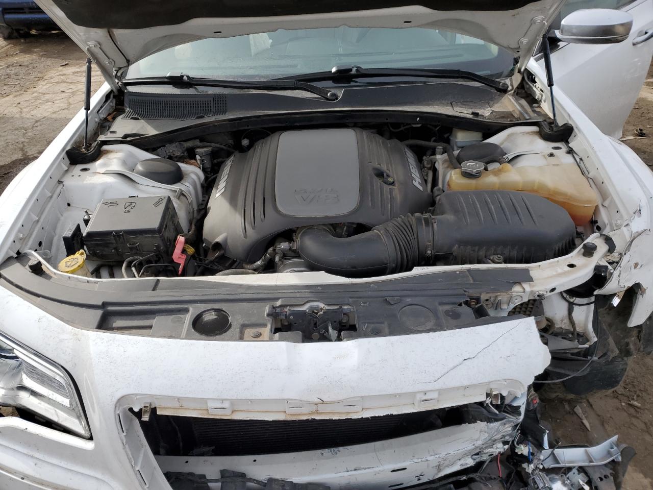 2013 Chrysler 300 - Image 12