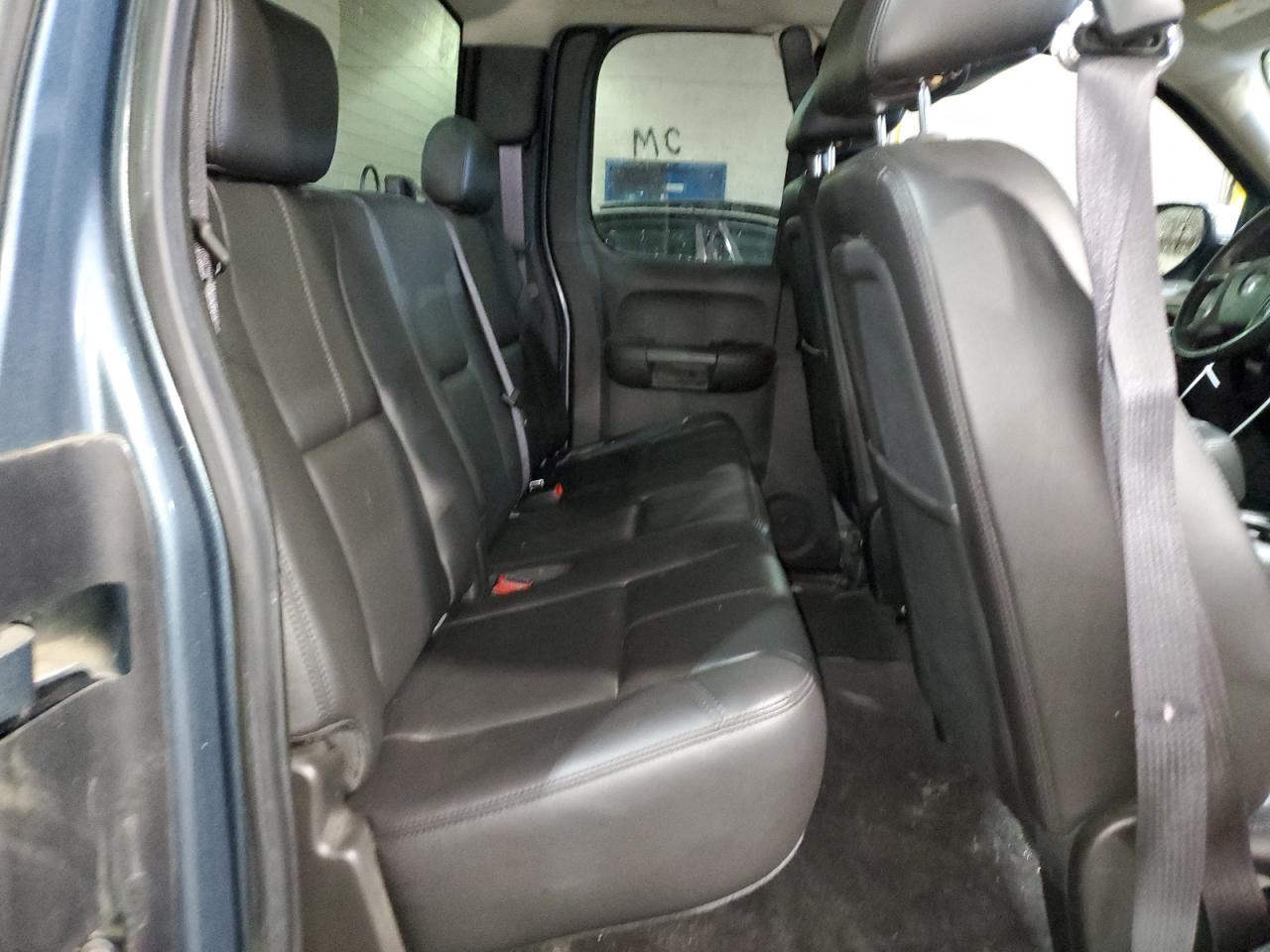 2010 GMC Sierra - Image 10