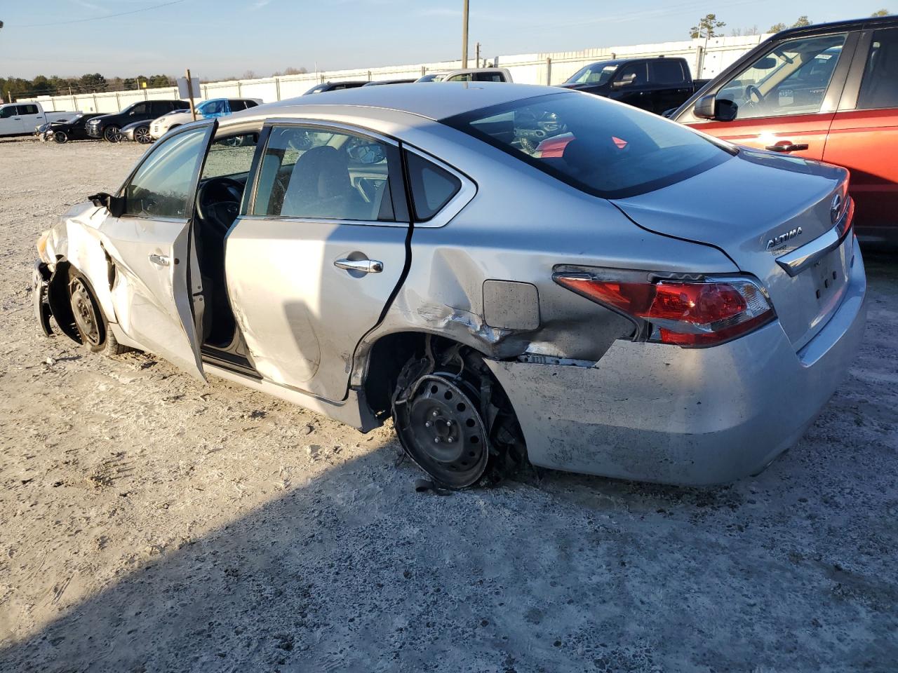 2014 Nissan Altima - Image 2
