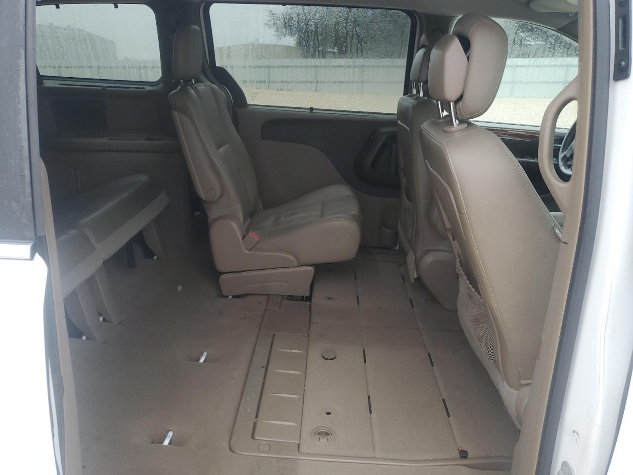 2015 Chrysler Town & Country - Image 12