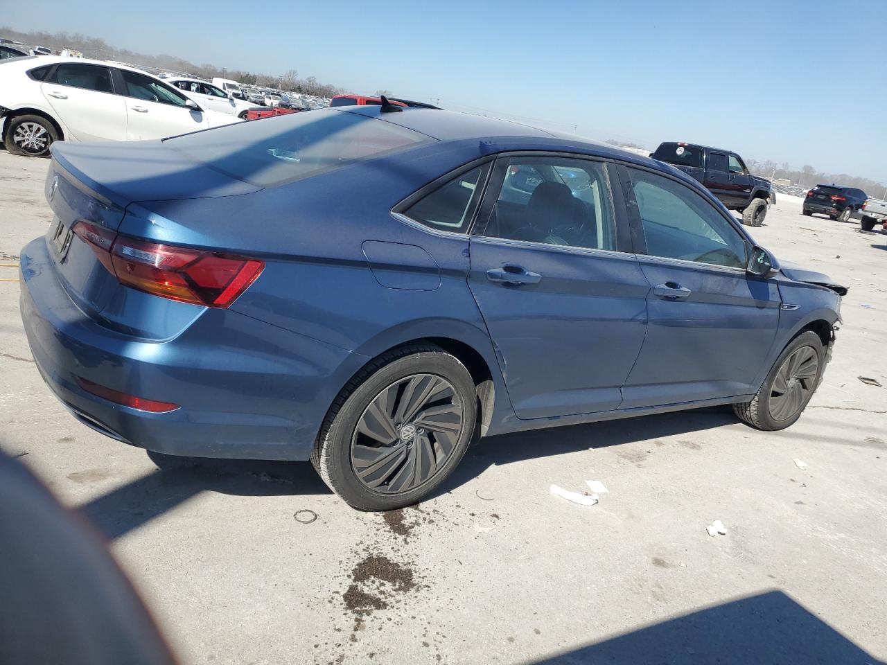 2019 Volkswagen Jetta - Image 3