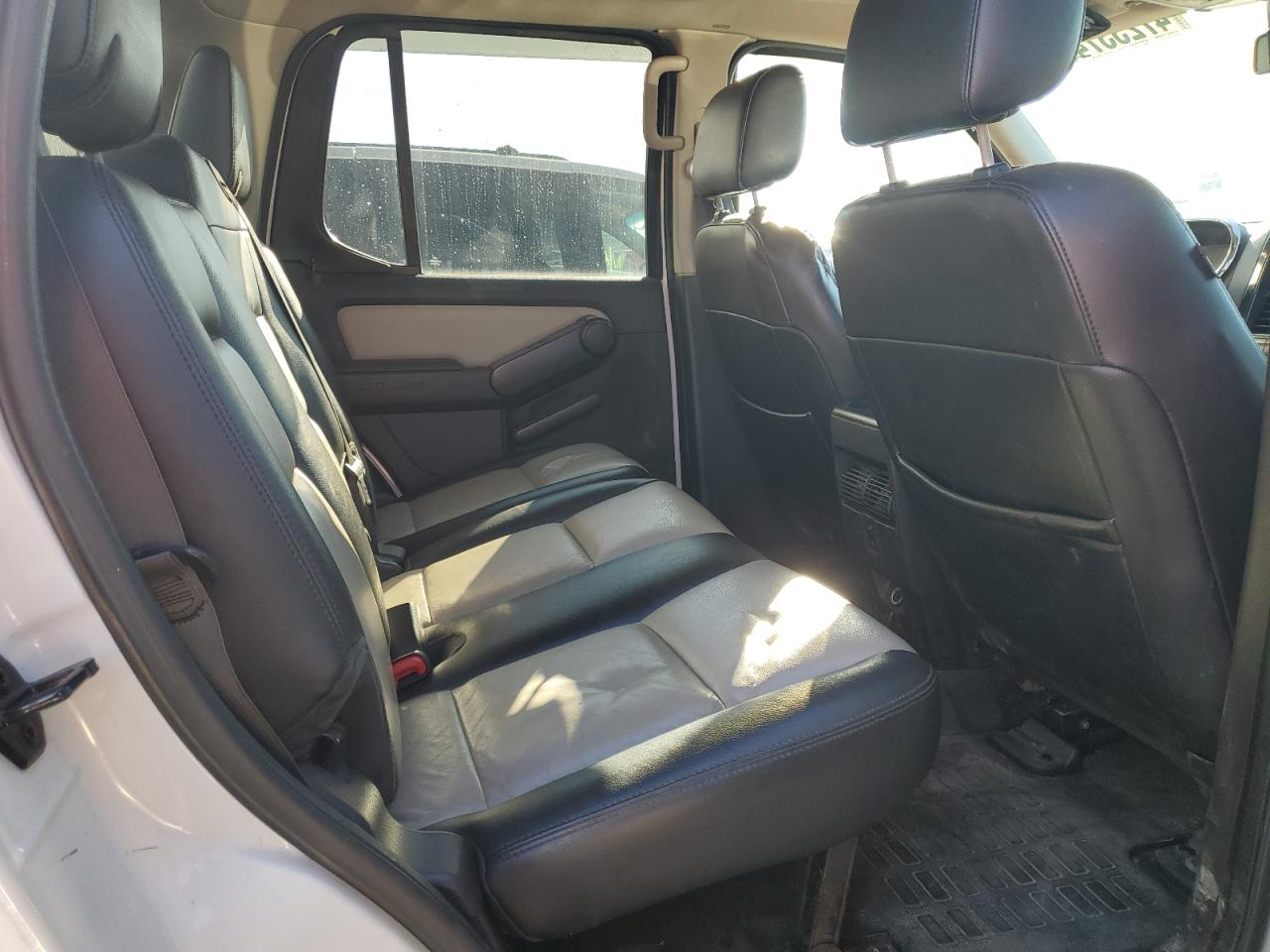 2008 Ford Explorer - Image 10