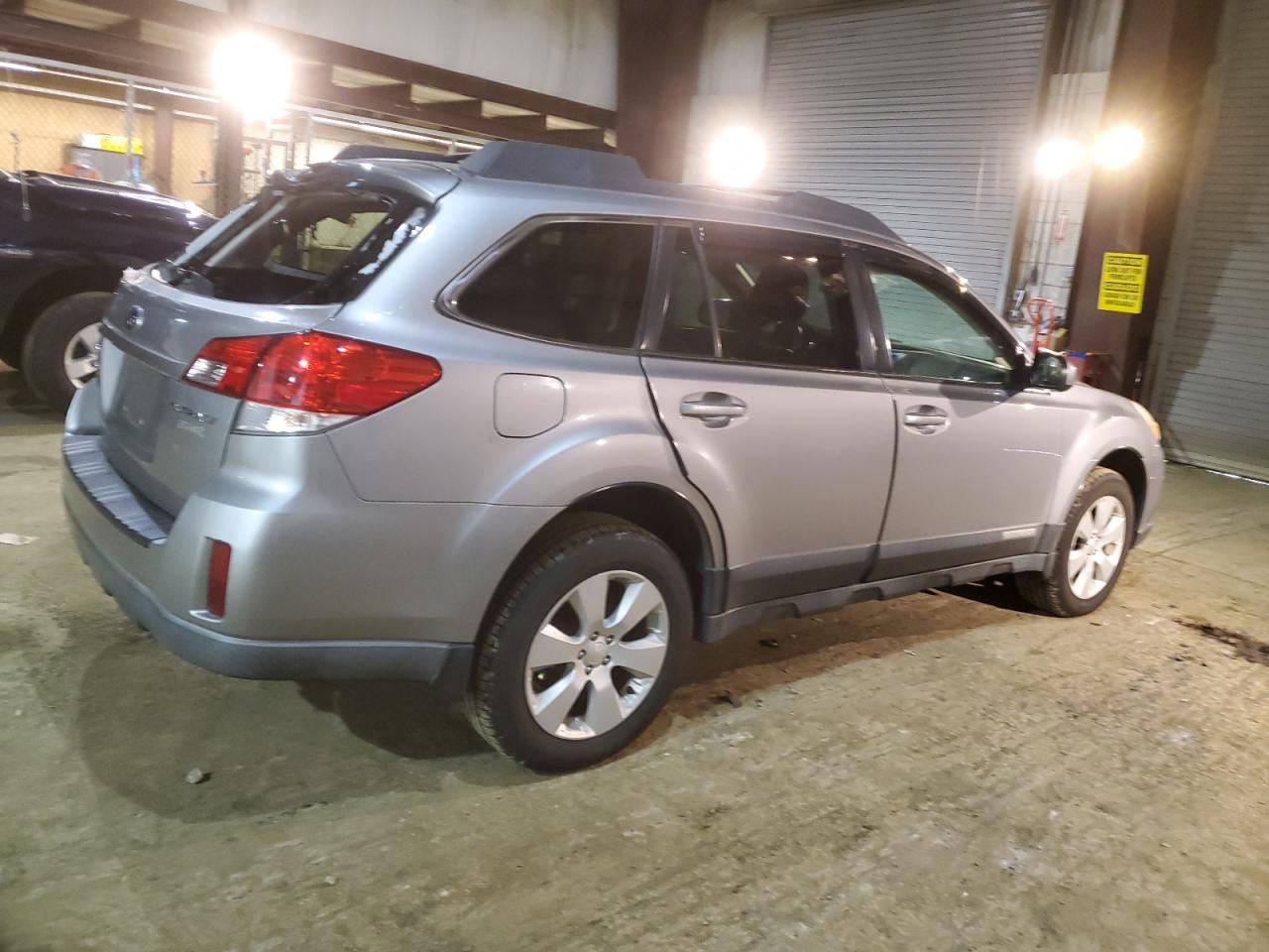 2010 Subaru Outback - Image 3