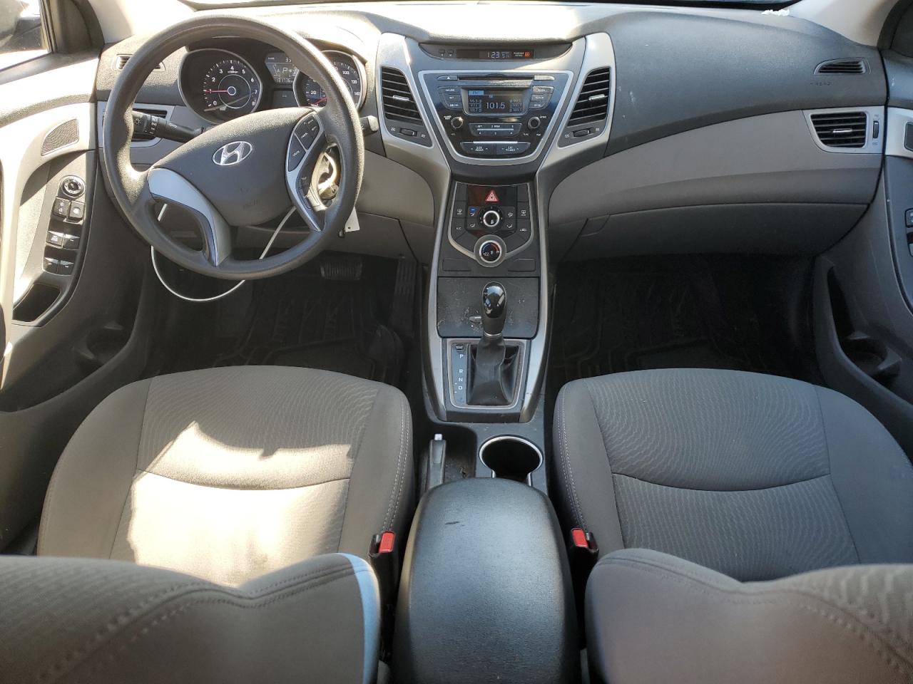 2016 Hyundai Elantra - Image 8