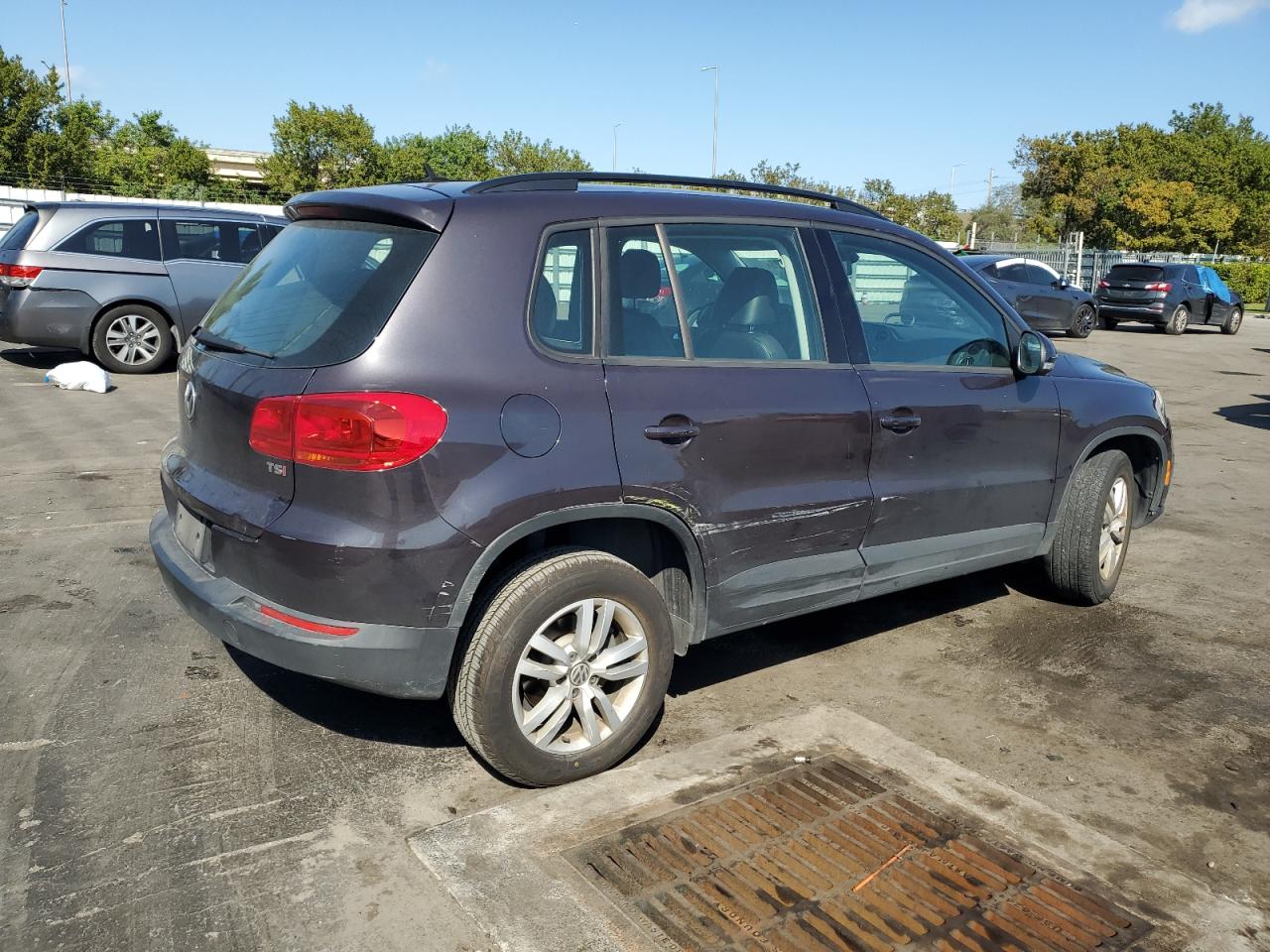 2016 Volkswagen Tiguan - Image 3
