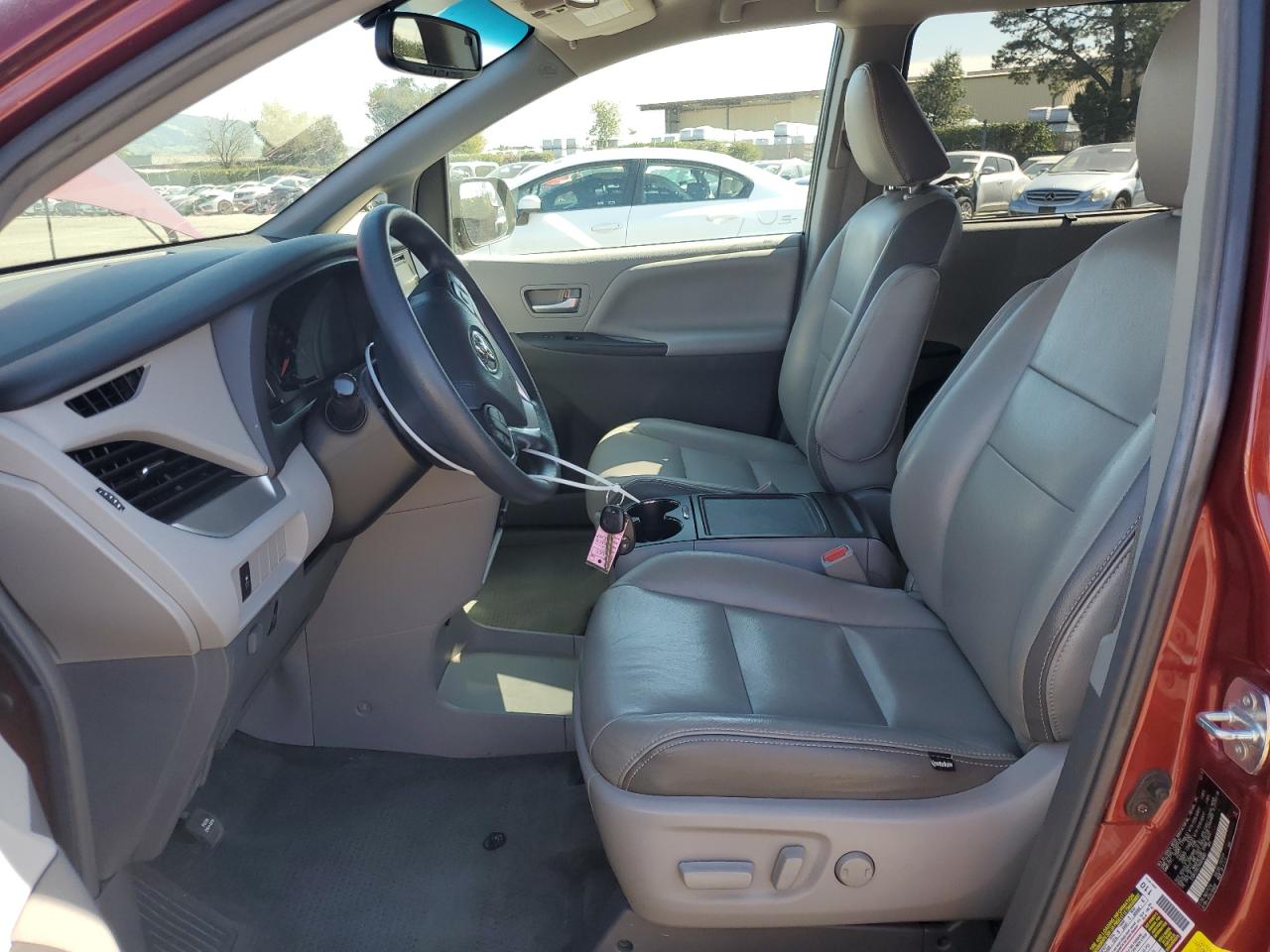 2017 Toyota Sienna - Image 7