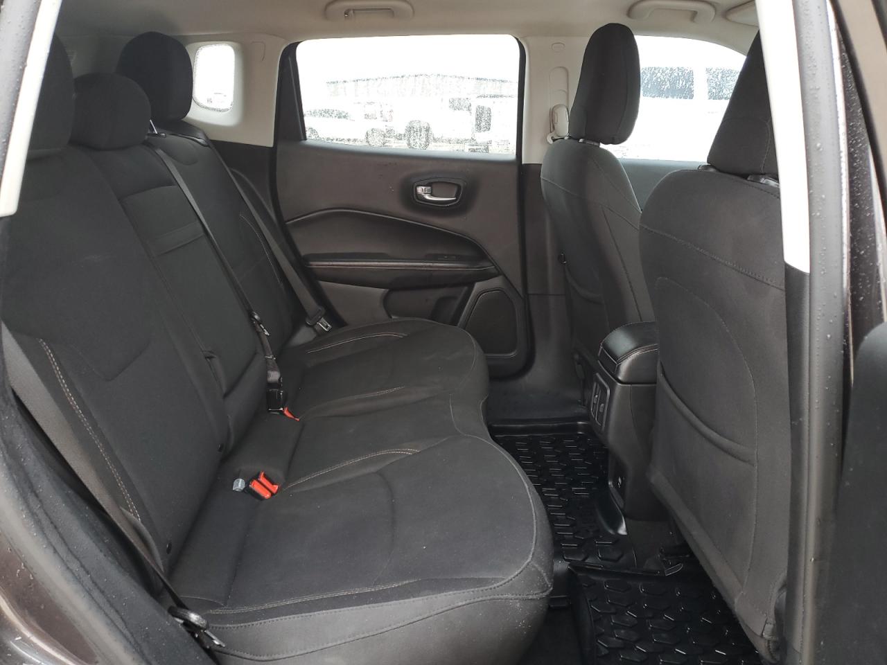 2020 Jeep Compass - Image 11