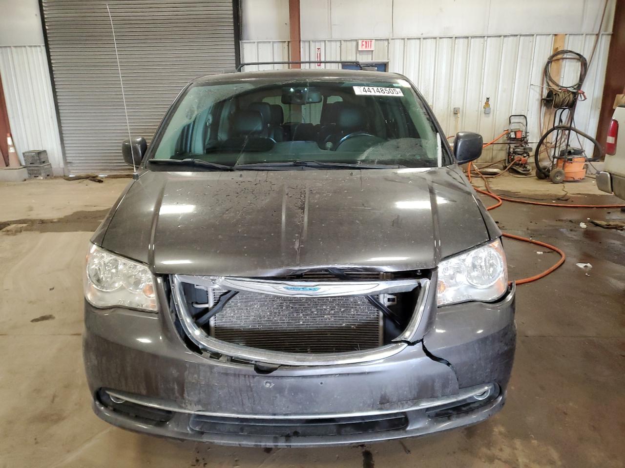 2015 Chrysler Town & Country - Image 5