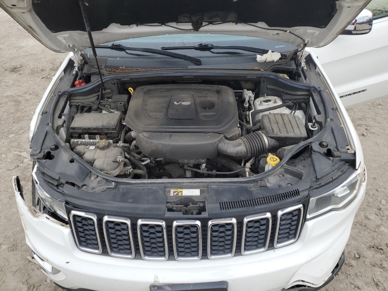 2018 Jeep Grand Cherokee - Image 13