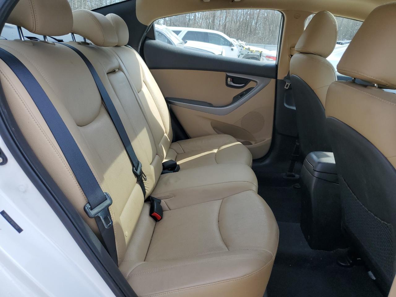 2011 Hyundai Elantra - Image 10