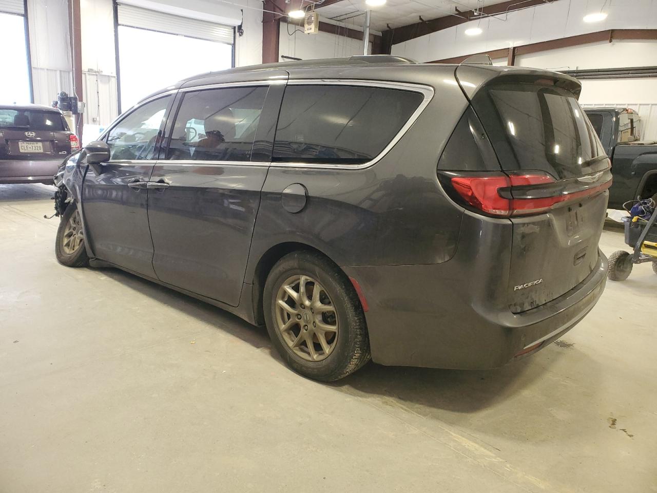 2022 Chrysler Pacifica - Image 2