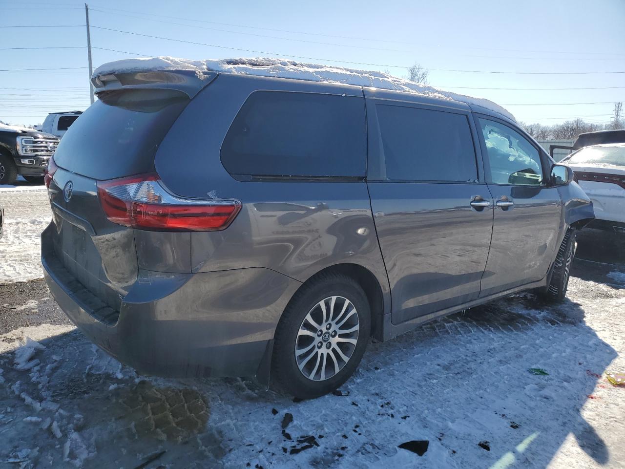 2020 Toyota Sienna - Image 3