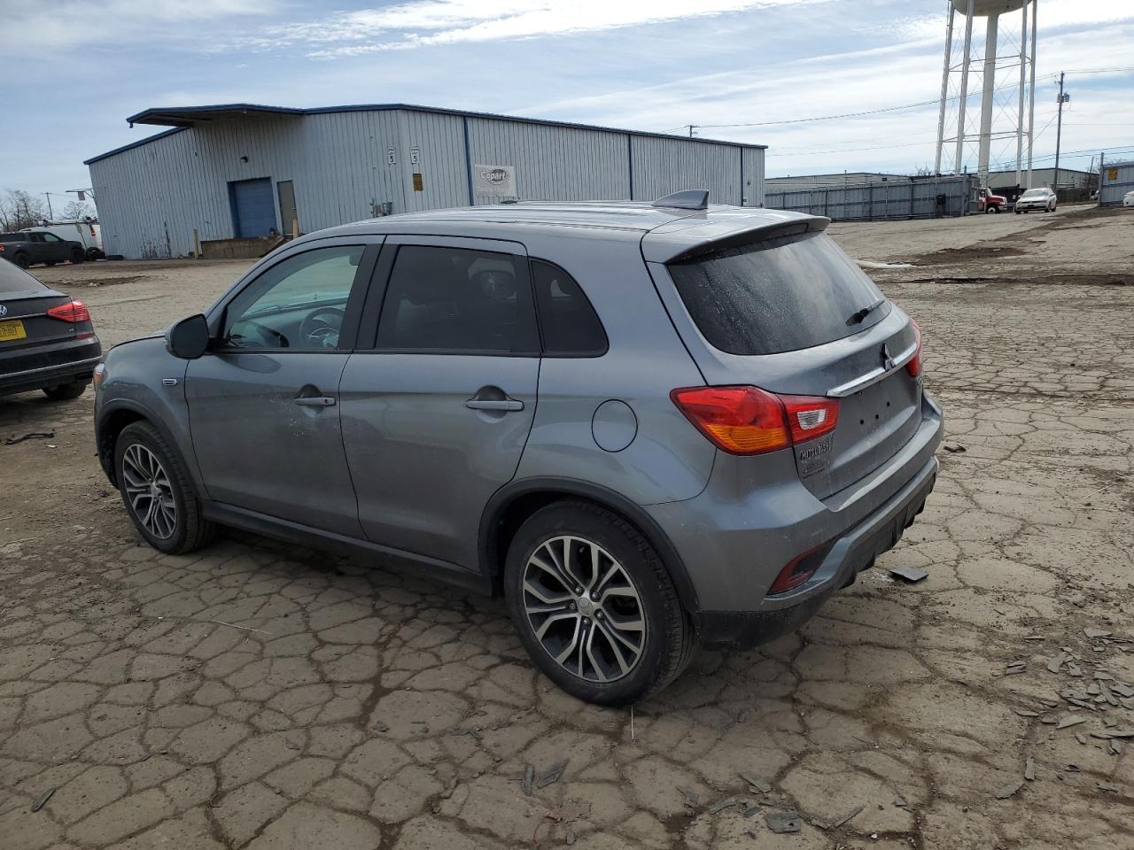 2018 Mitsubishi Outlander - Image 2