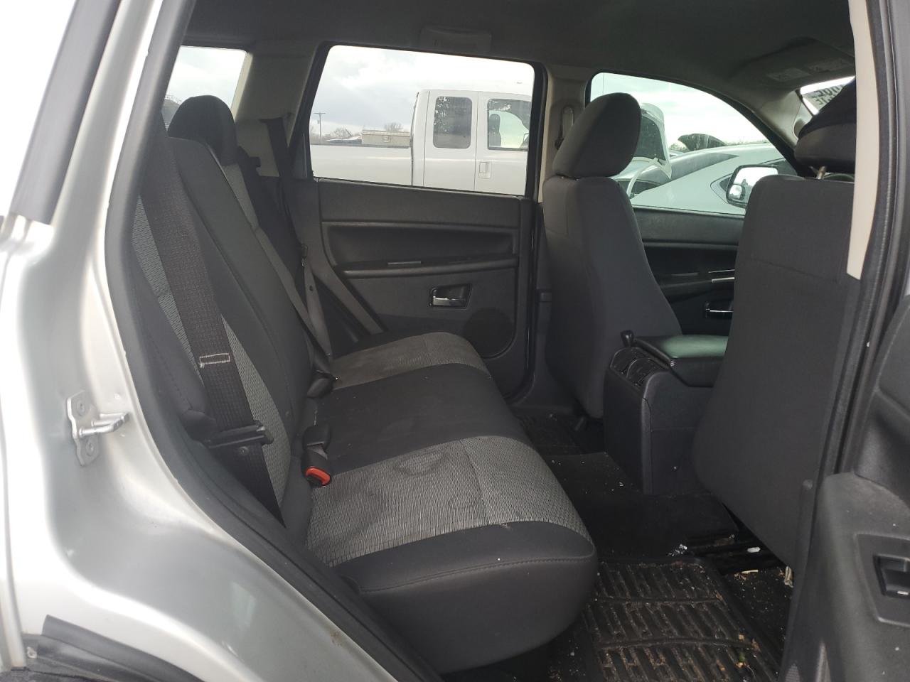 2010 Jeep Grand Cherokee - Image 11