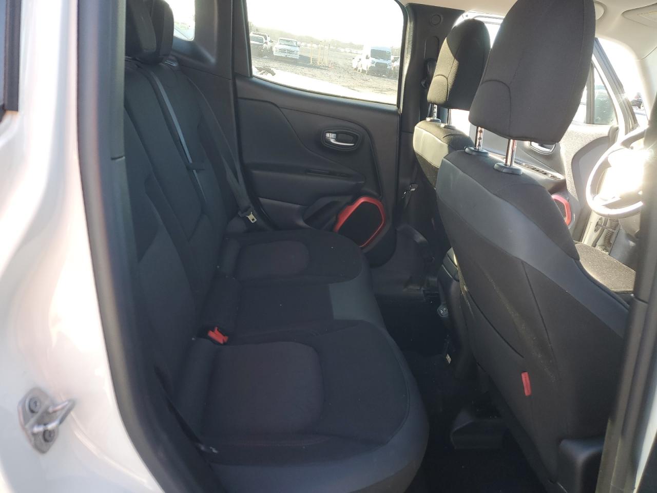 2018 Jeep Renegade - Image 11