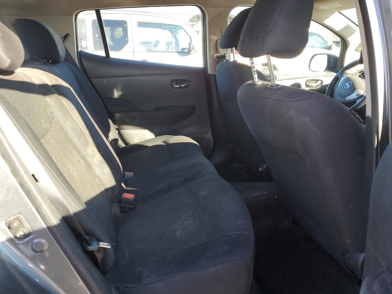 2015 Nissan Leaf - Image 10