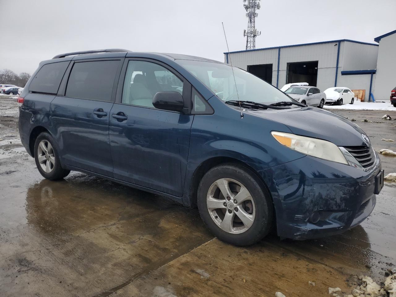 2012 Toyota Sienna - Image 4