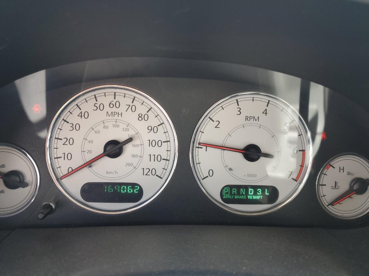 2006 Chrysler Town & Country - Image 9