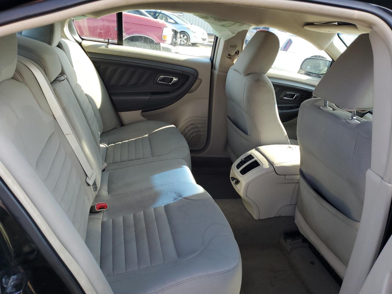 2011 Ford Taurus - Image 10