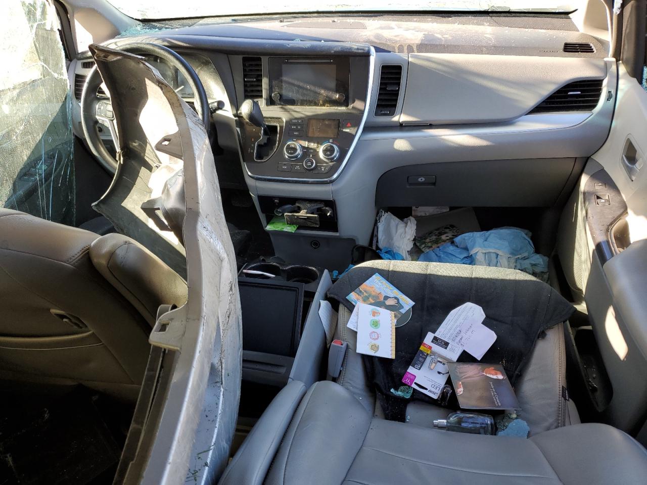 2015 Toyota Sienna - Image 8