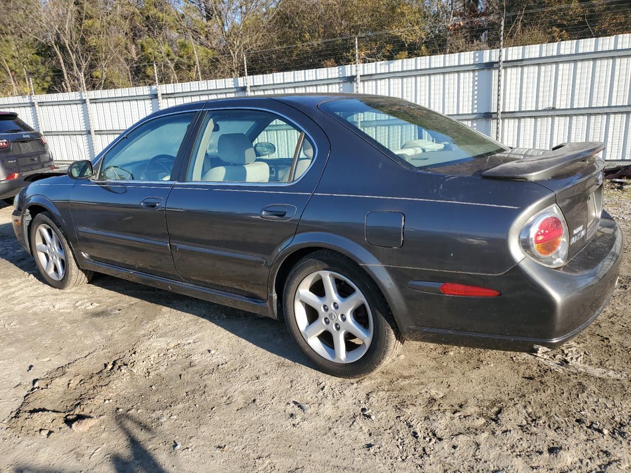 2003 Nissan Maxima - Image 2