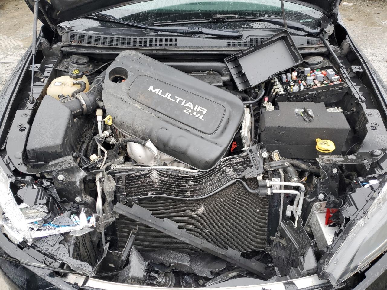 2016 Chrysler 200 - Image 11