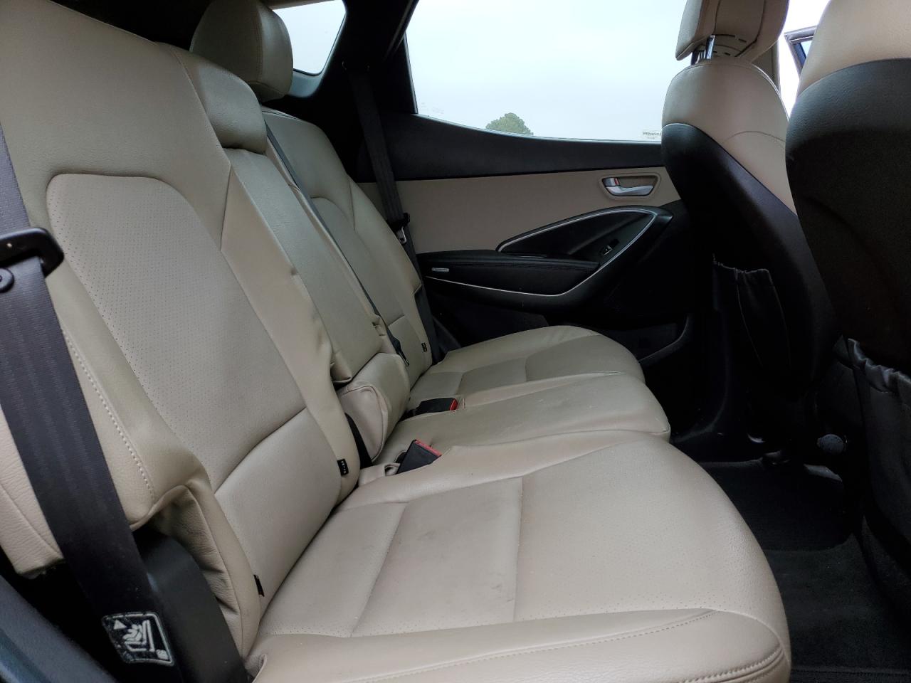 2017 Hyundai Santa Fe - Image 11