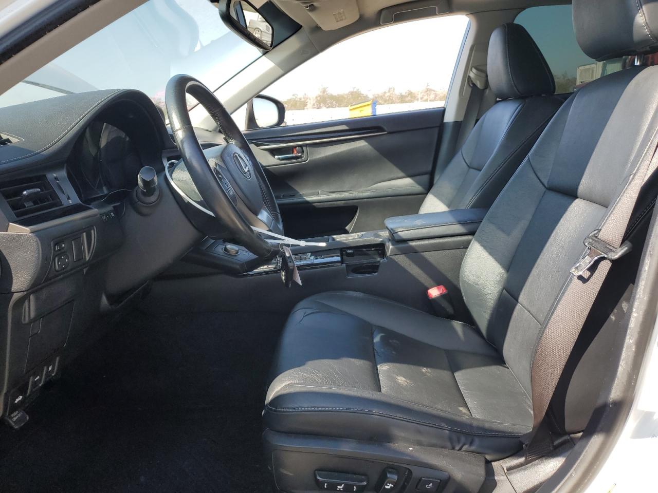 2014 Lexus ES - Image 7