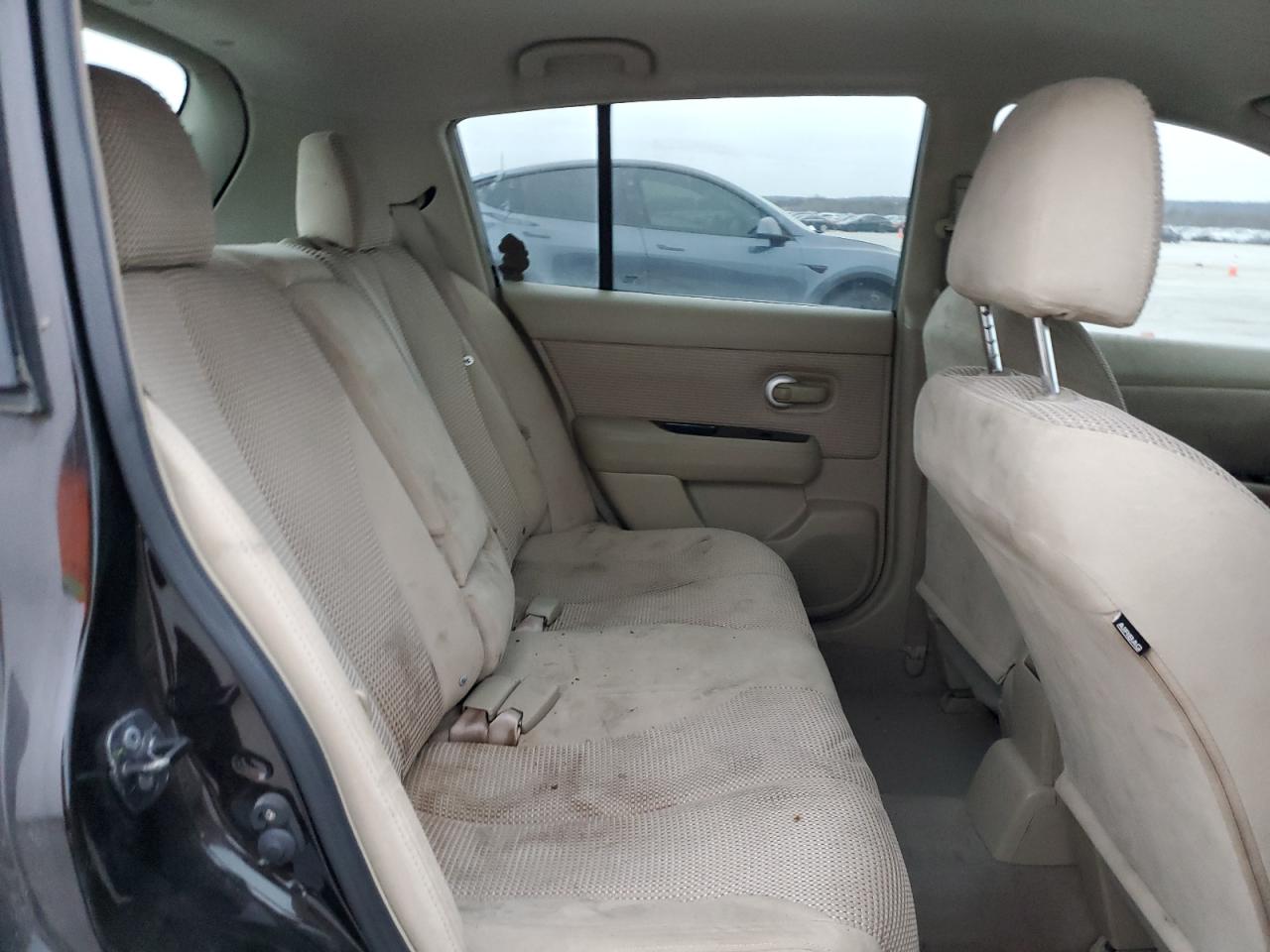 2011 Nissan Versa - Image 10