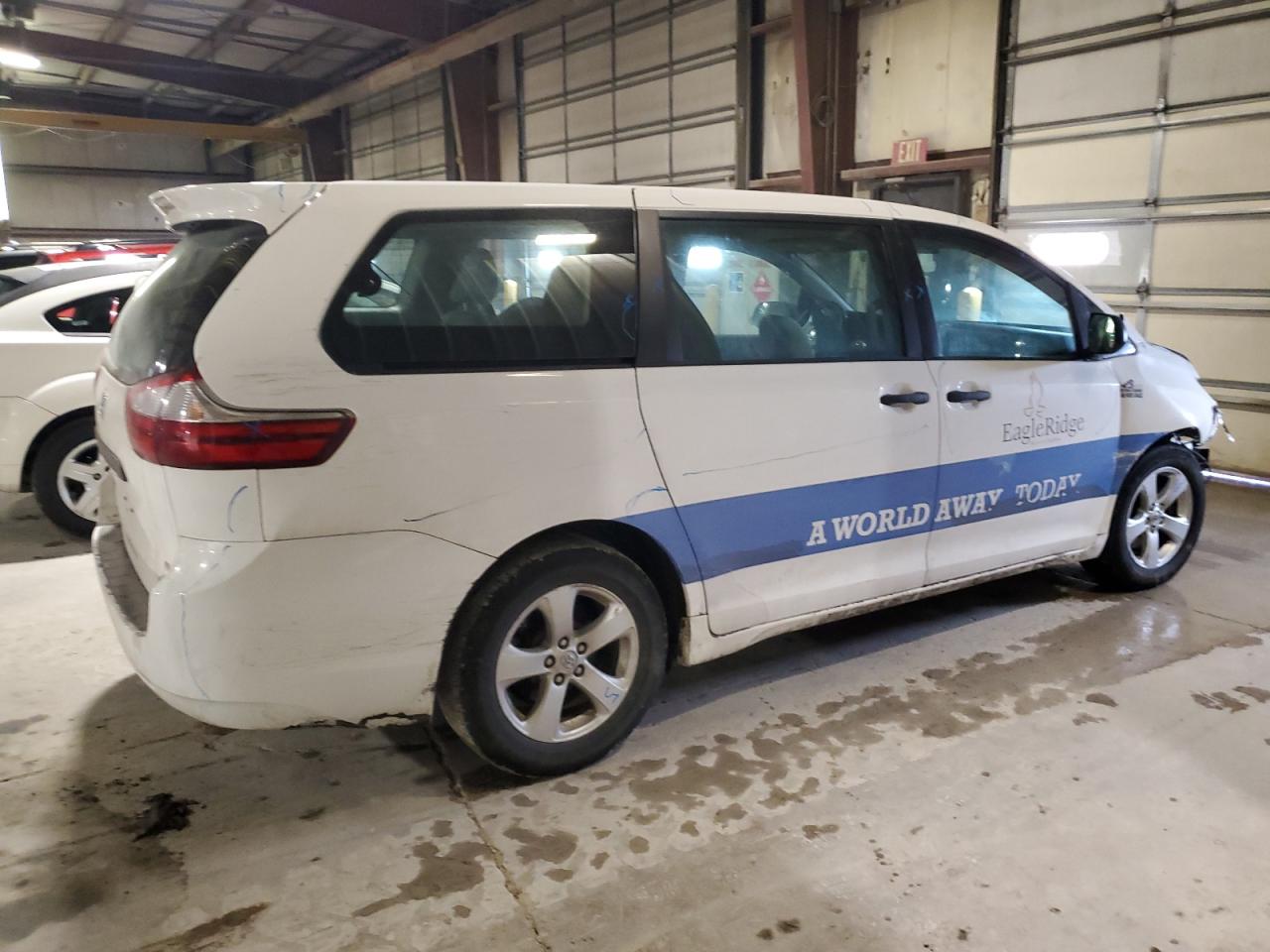 2015 Toyota Sienna - Image 3