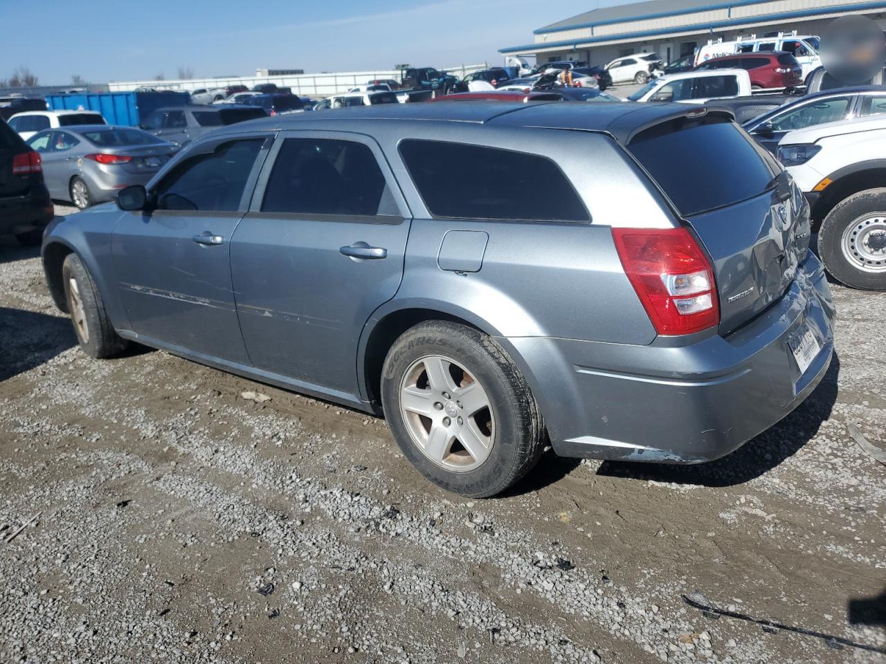 2006 Dodge Magnum - Image 2
