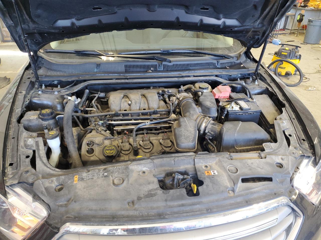 2015 Ford Taurus - Image 11