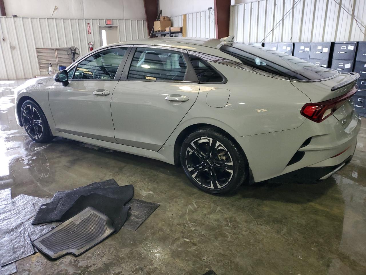 2022 Kia K5 - Image 2