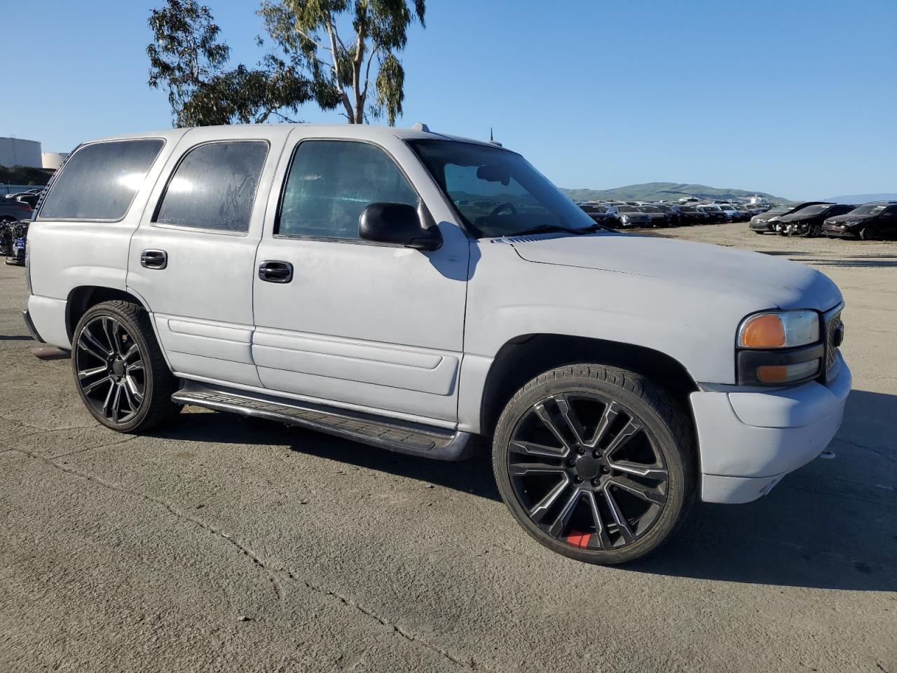 2004 GMC Yukon - Image 4