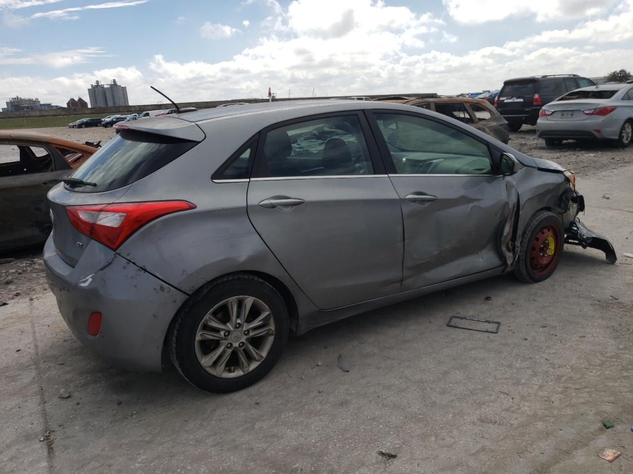 2015 Hyundai Elantra - Image 3