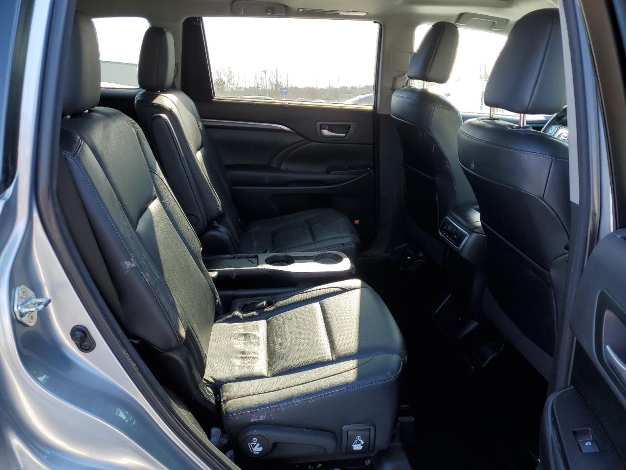 2015 Toyota Highlander - Image 11