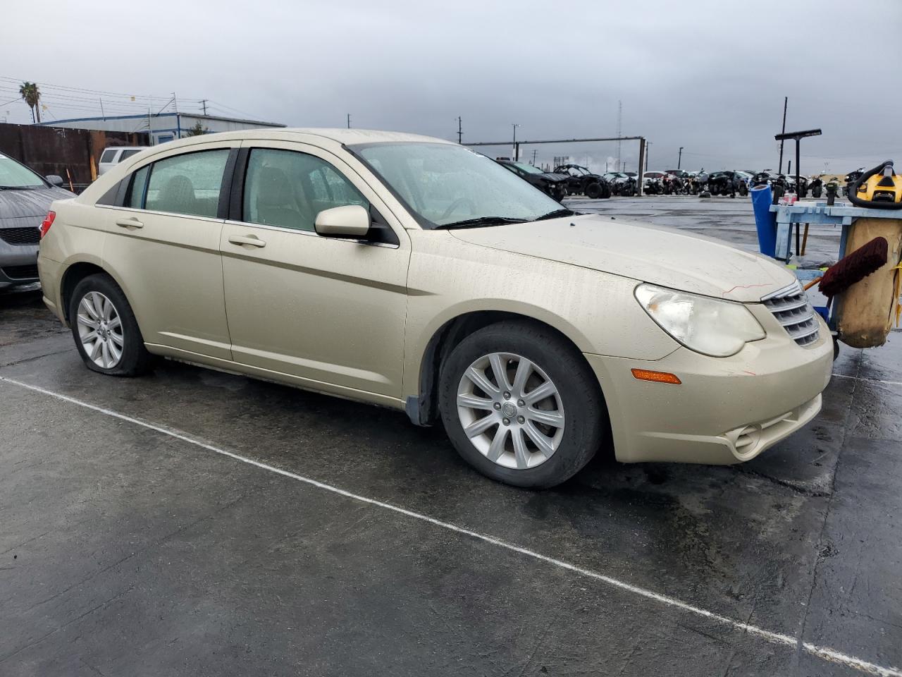 2010 Chrysler Sebring - Image 4