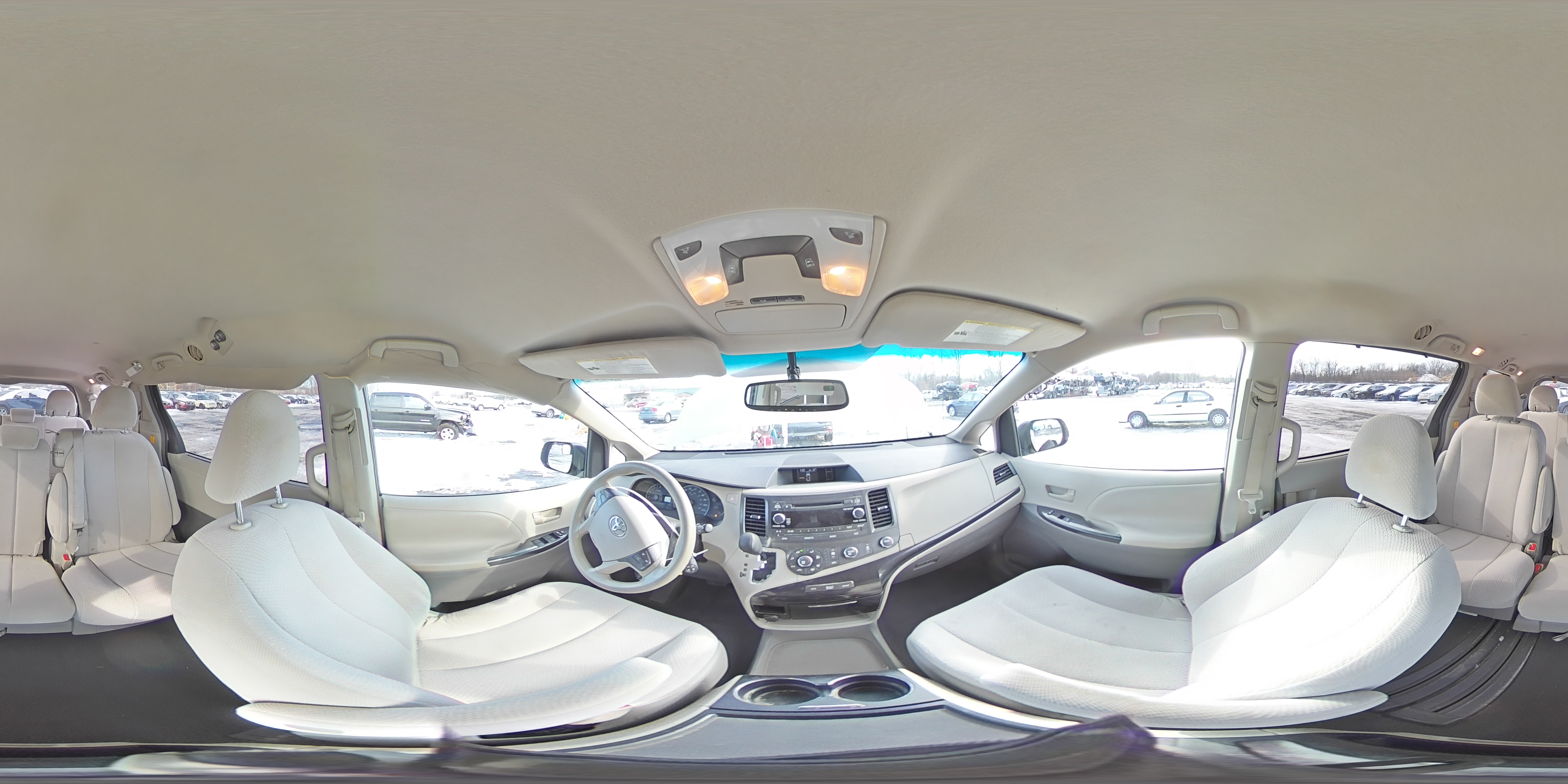 2011 Toyota Sienna - Image 13