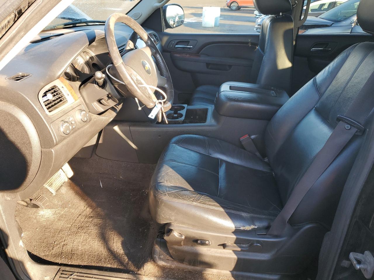 2012 Chevrolet Suburban - Image 7