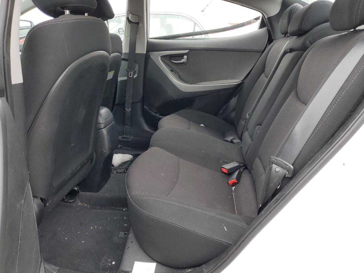 2016 Hyundai Elantra - Image 10