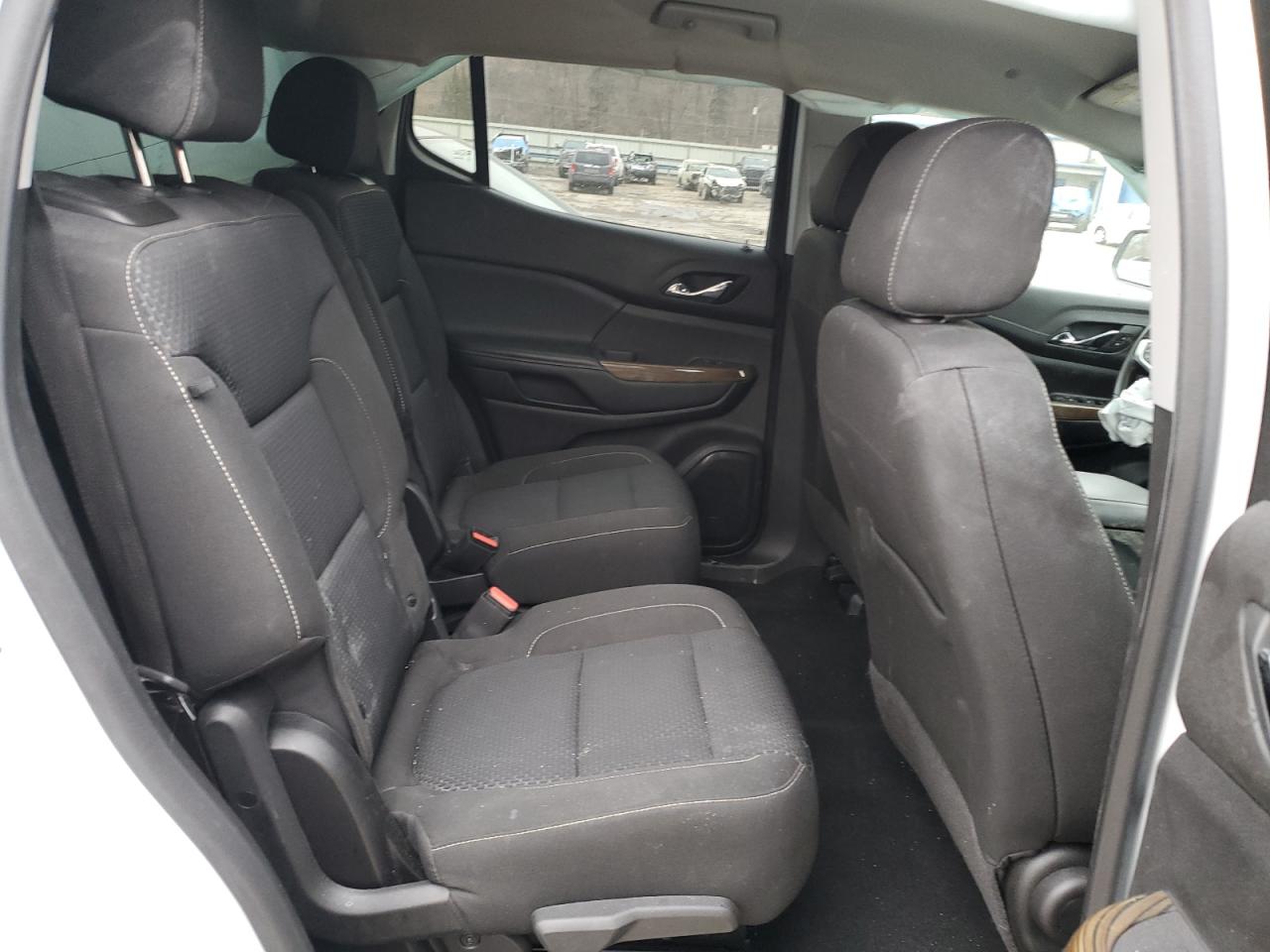 2022 GMC Acadia - Image 12