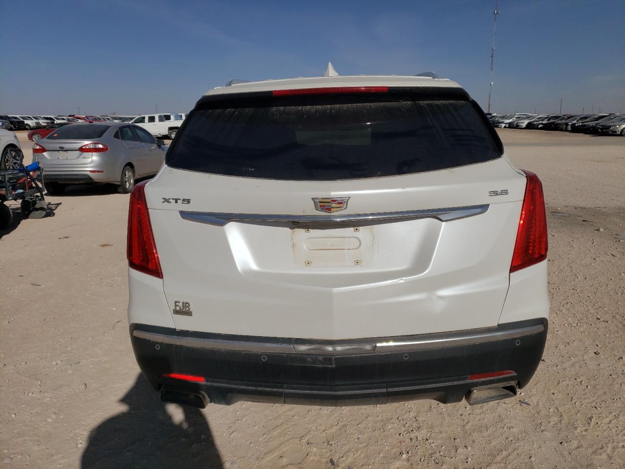 2017 Cadillac XT5 - Image 6