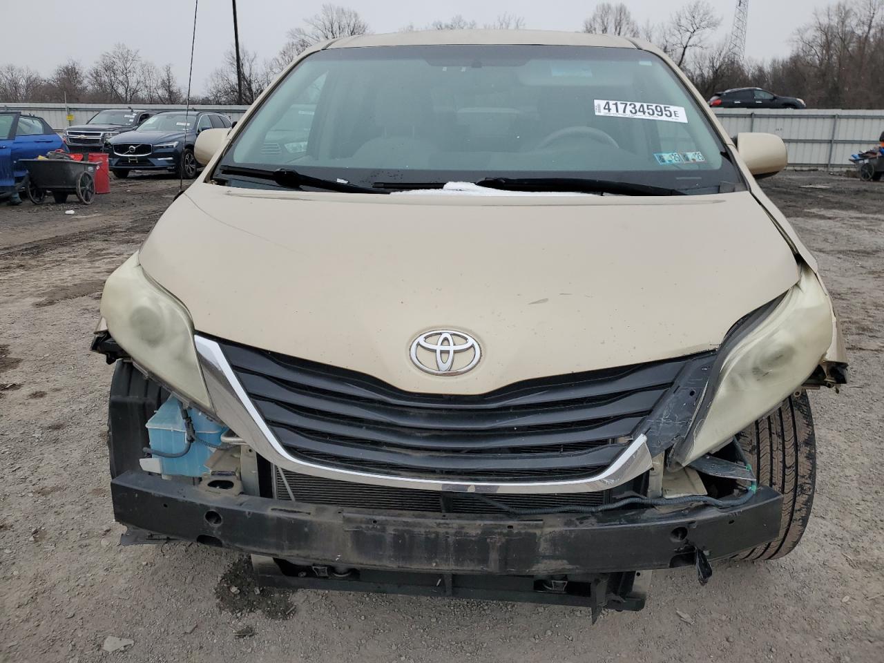 2011 Toyota Sienna - Image 5