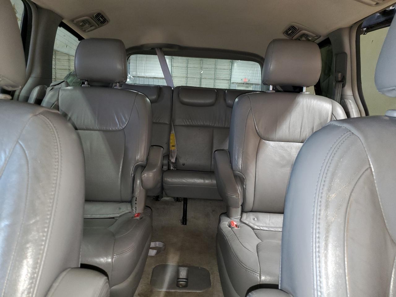 2008 Toyota Sienna - Image 10